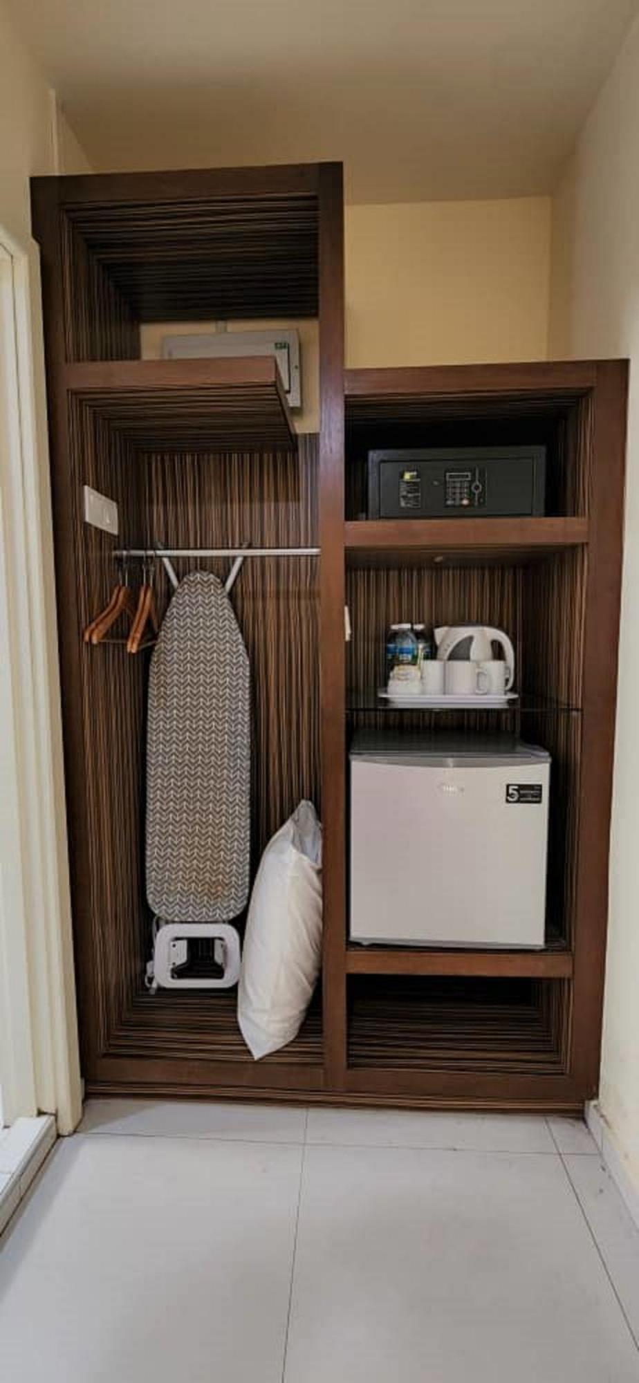 Family Room,1558471879:JPEG