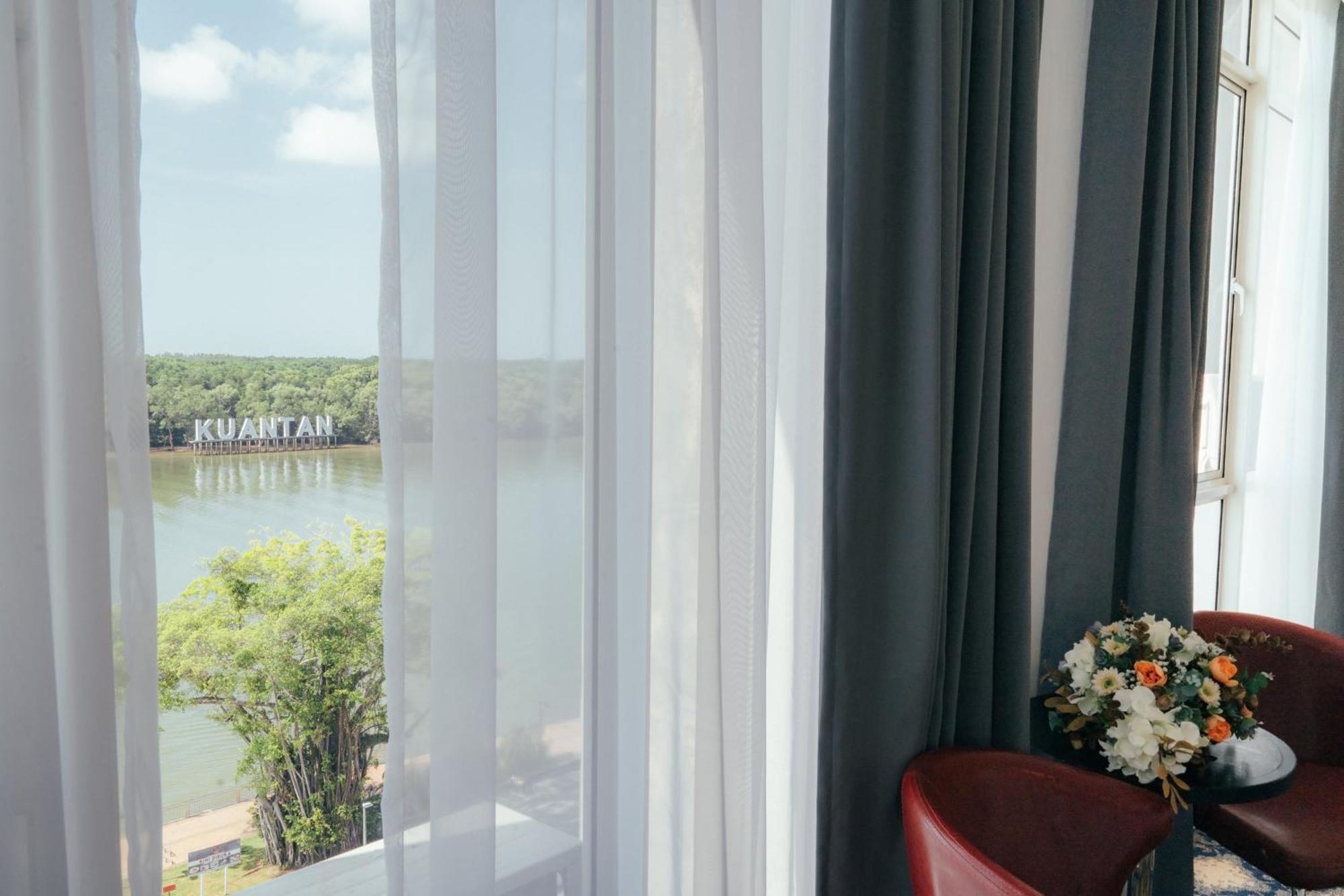 Premier Deluxe King with River View,1558805425:JPEG